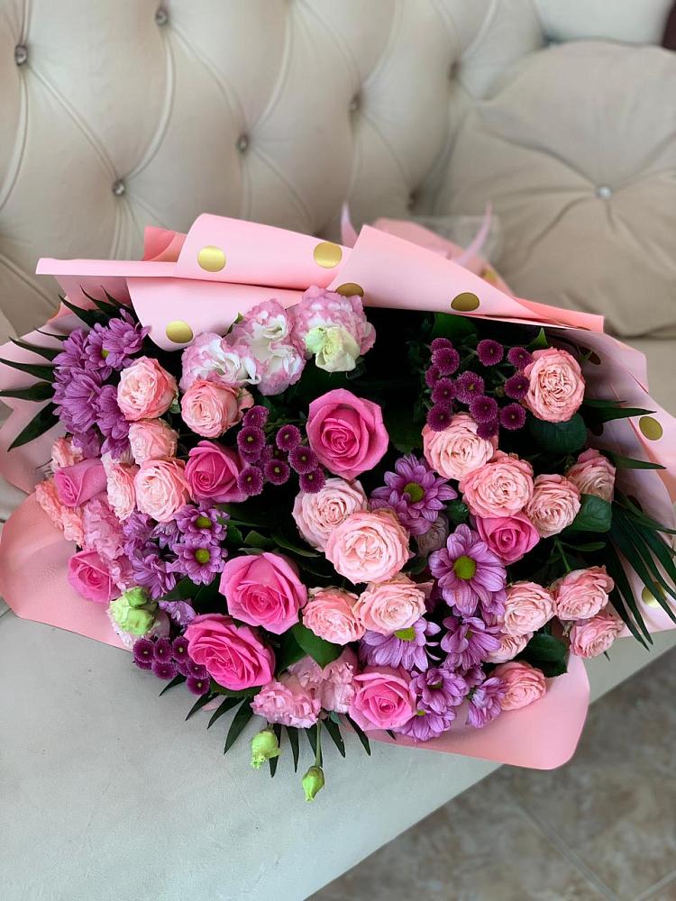 Букет цветов из: Хризантемы, Розы и Лизиантусы в Острогожске