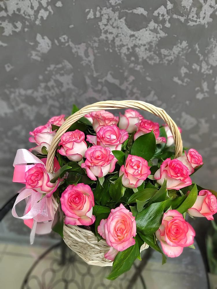 Цветочная композиция из Розы в корзине в Острогожске
