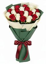 Букет Микс из красных и белых роз в Острогожске