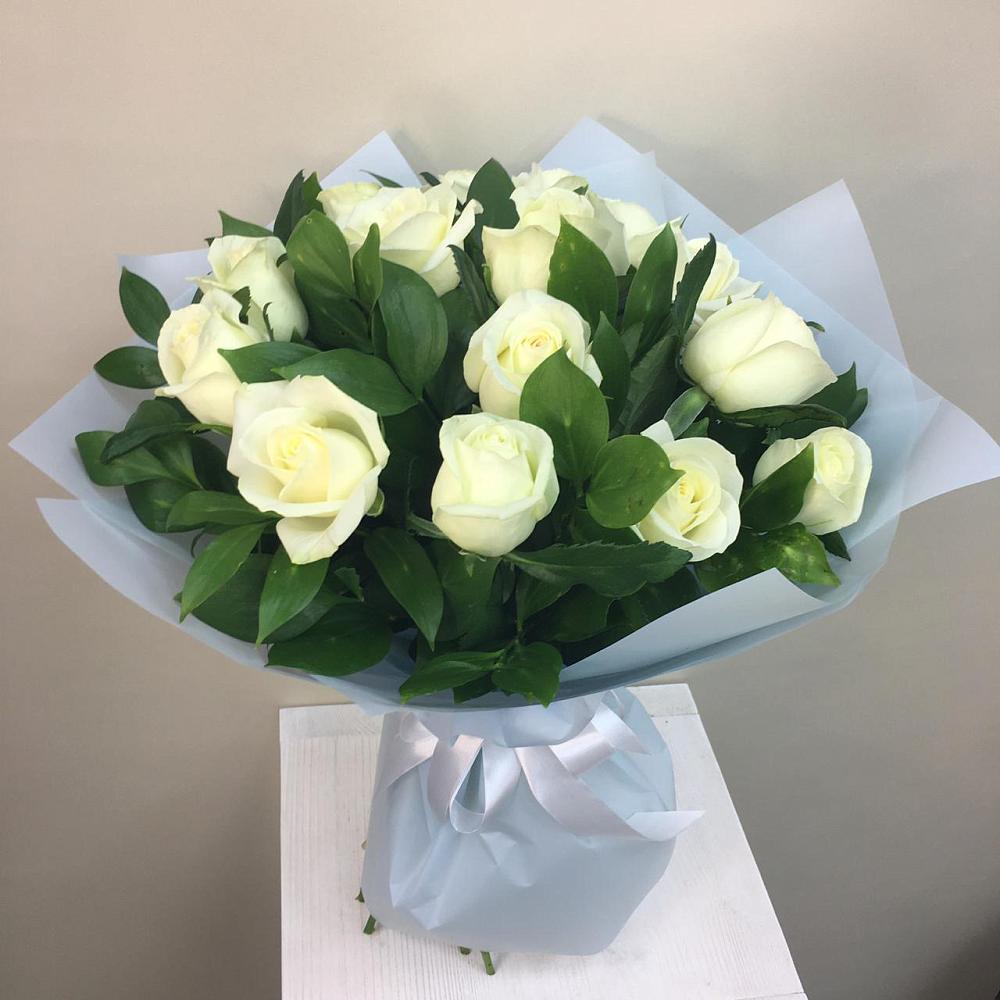 Букет 15 Белых роз Проуд в Острогожске