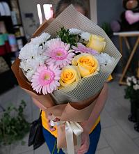 Букет цветов из:  Герберы, Розы и Хризантемы в Острогожске