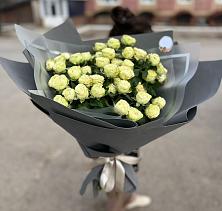 Букет Белые кустовые розы Солинеро в Острогожске