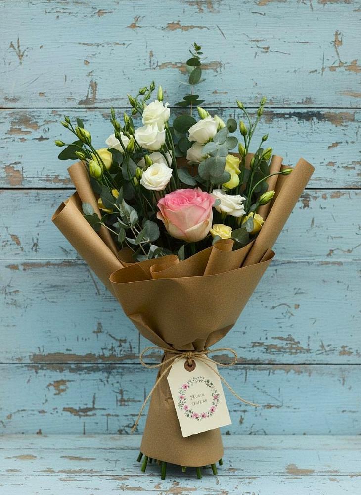 Букет цветов из: Розы и Лизиантусы в Острогожске