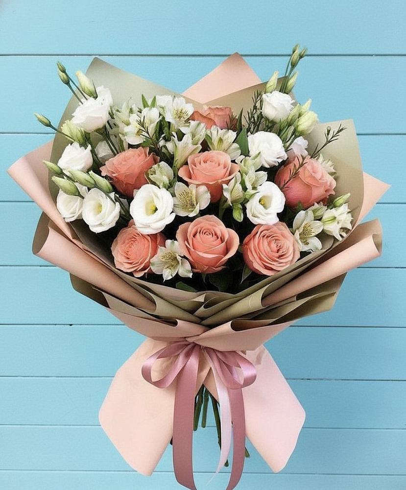 Букет цветов из: Розы, Альстромерии и Лизиантусы в Острогожске
