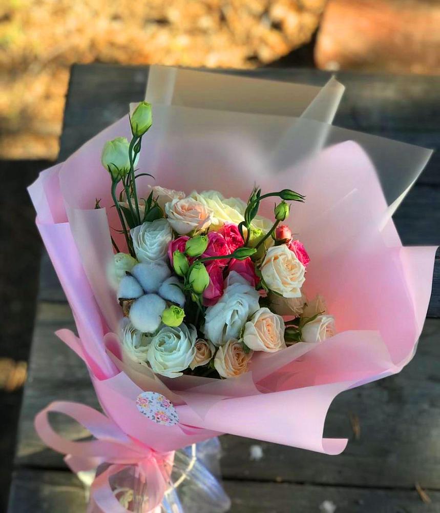 Букет цветов из: Розы и Лизиантусы в Острогожске