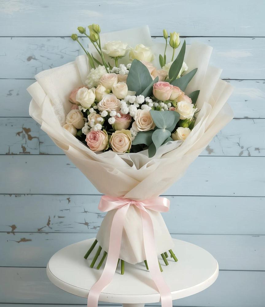 Букет цветов из: Розы и Лизиантусы в Острогожске