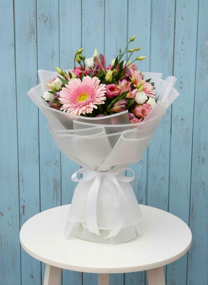 Букет цветов из: Герберы, Альстромерии и Лизиантусы в Острогожске