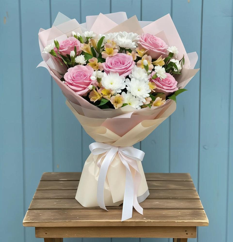 Букет цветов из: Гвоздики, Орхидеи и Розы в Острогожске