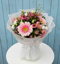 Букет цветов из:  Герберы, Альстромерии и Лизиантусы в Острогожске