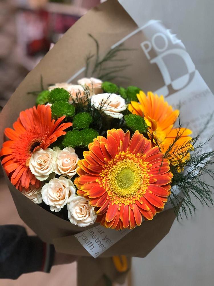 Букет цветов из: Герберы, Хризантемы и Розы в Острогожске