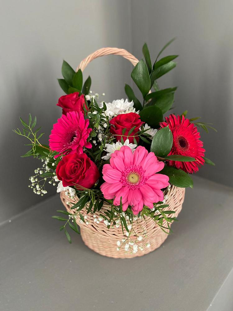 Цветочная композиция из Розы, Хризантемы и Герберы в корзине в Острогожске