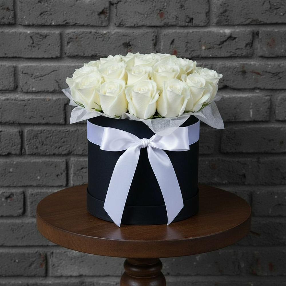 Цветочная композиция из Розы в шляпной коробке в Острогожске