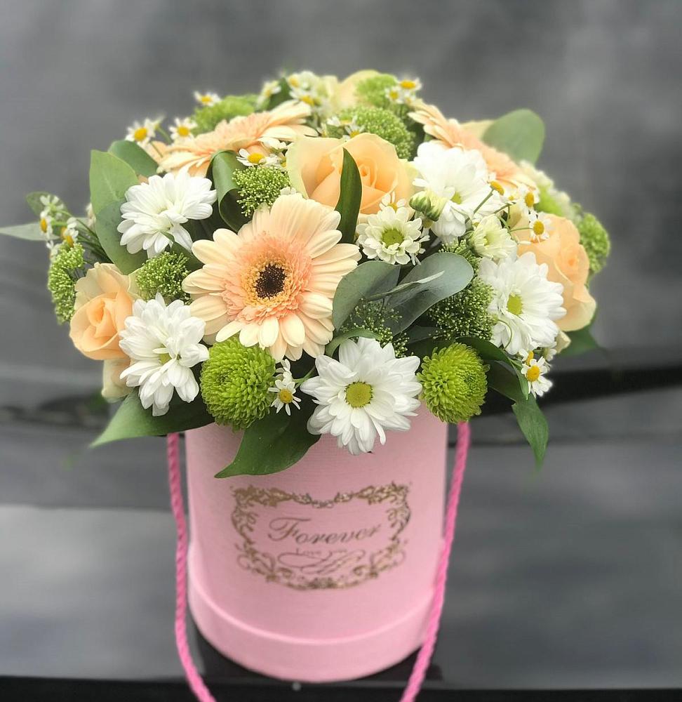 Цветочная композиция из Розы, Герберы и Хризантемы в шляпной коробке в Острогожске