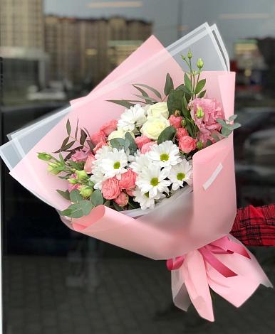 Букет цветов из: Розы, Лизиантусы и Хризантемы в Острогожске
