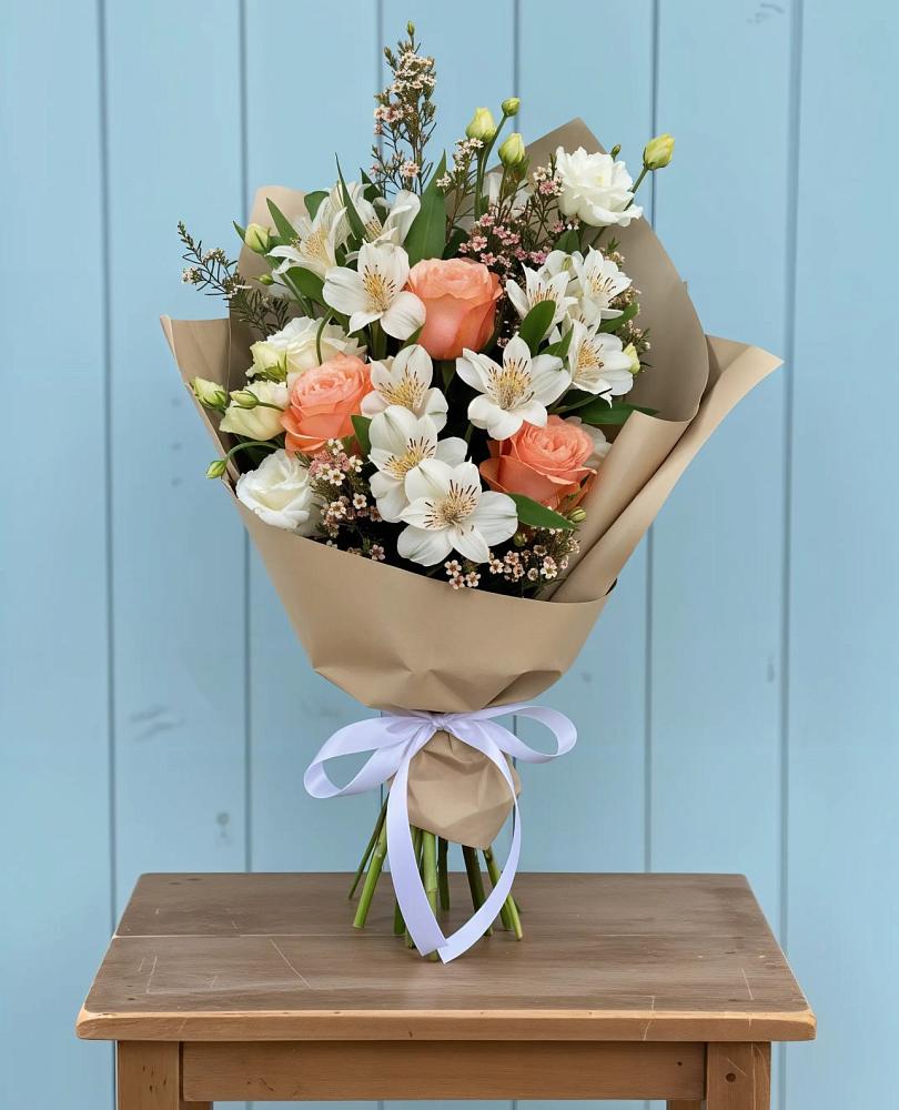 Букет цветов из: Альстромерии, Лизиантусы, Розы и Хризантемы в Острогожске